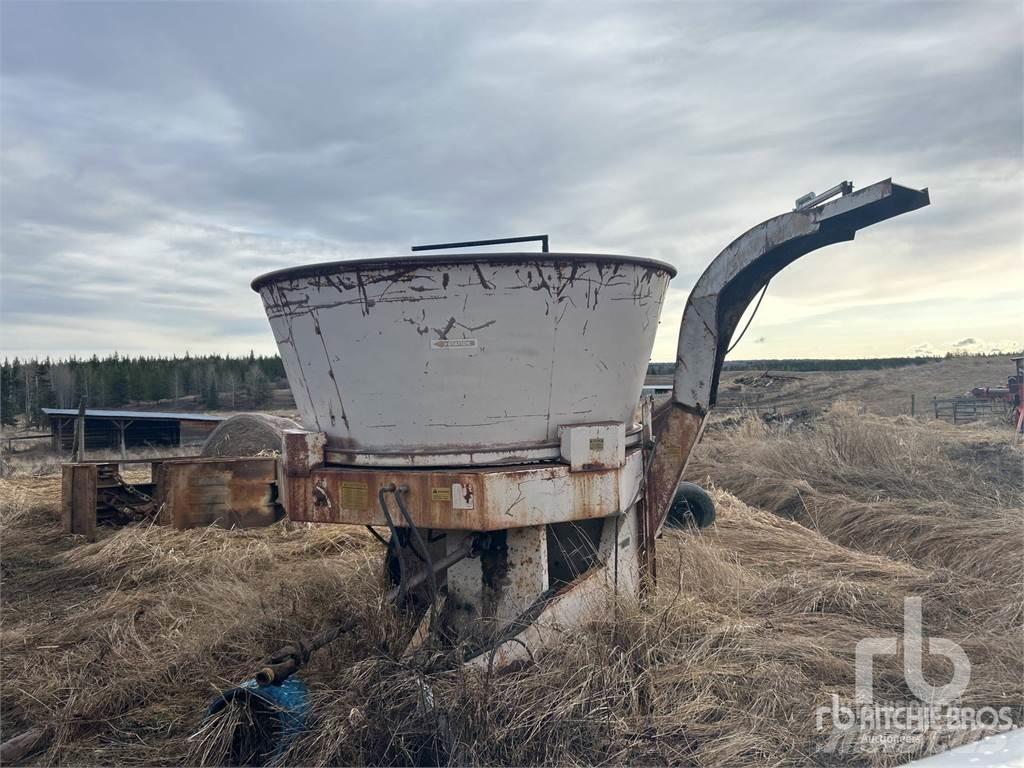  1000 PTO Mixer feeders