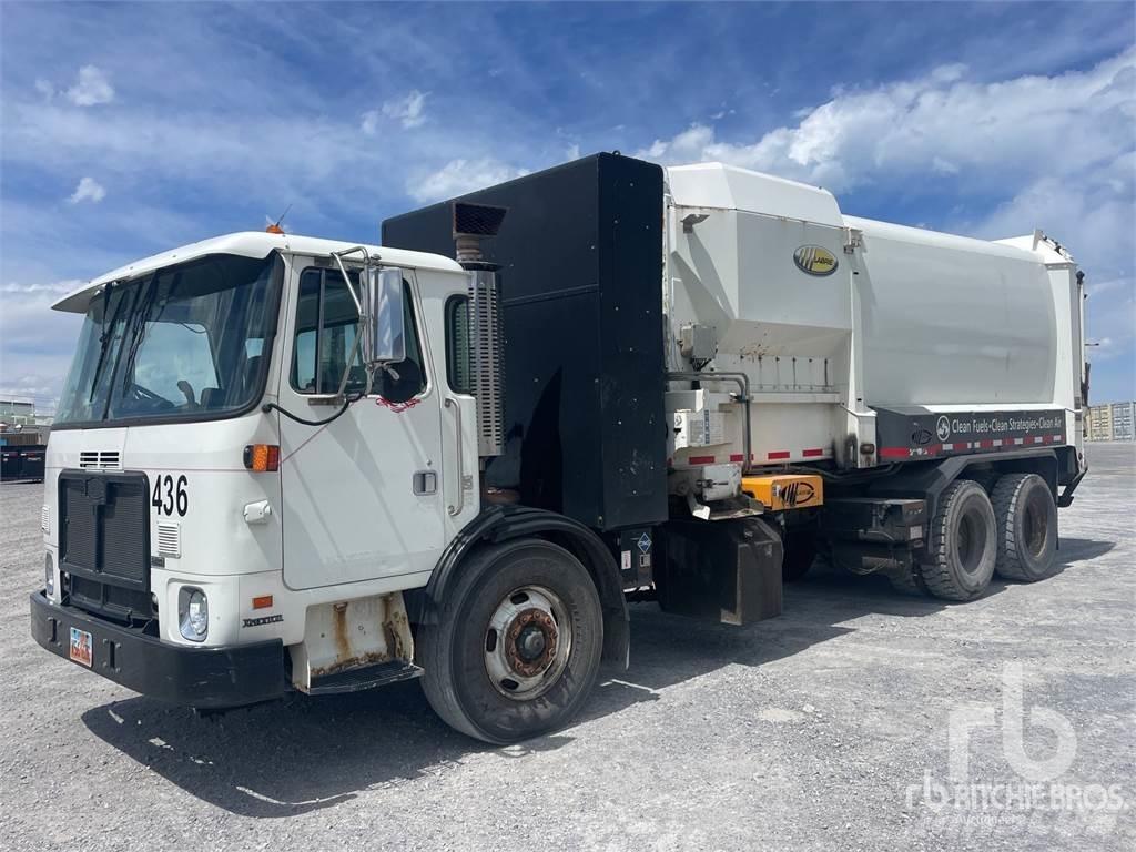 Autocar ACX64 Garbage Trucks / Recycling Trucks