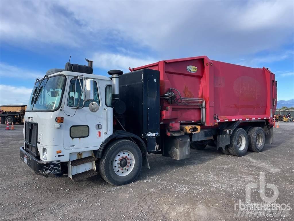 Autocar ACX64 Garbage Trucks / Recycling Trucks