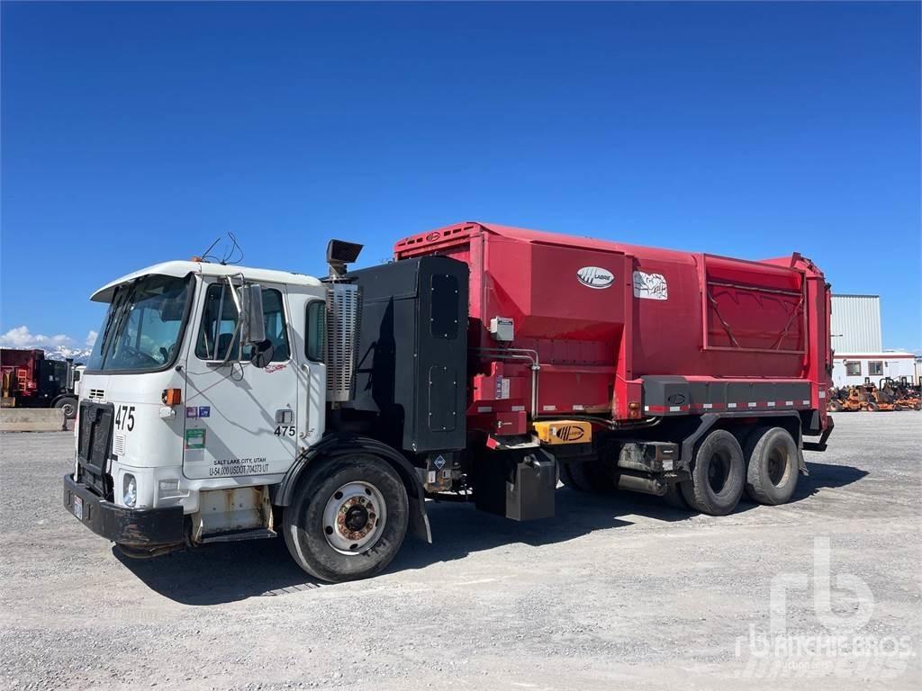 Autocar ACX64 Garbage Trucks / Recycling Trucks