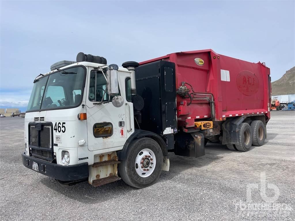 Autocar ACX64 Garbage Trucks / Recycling Trucks