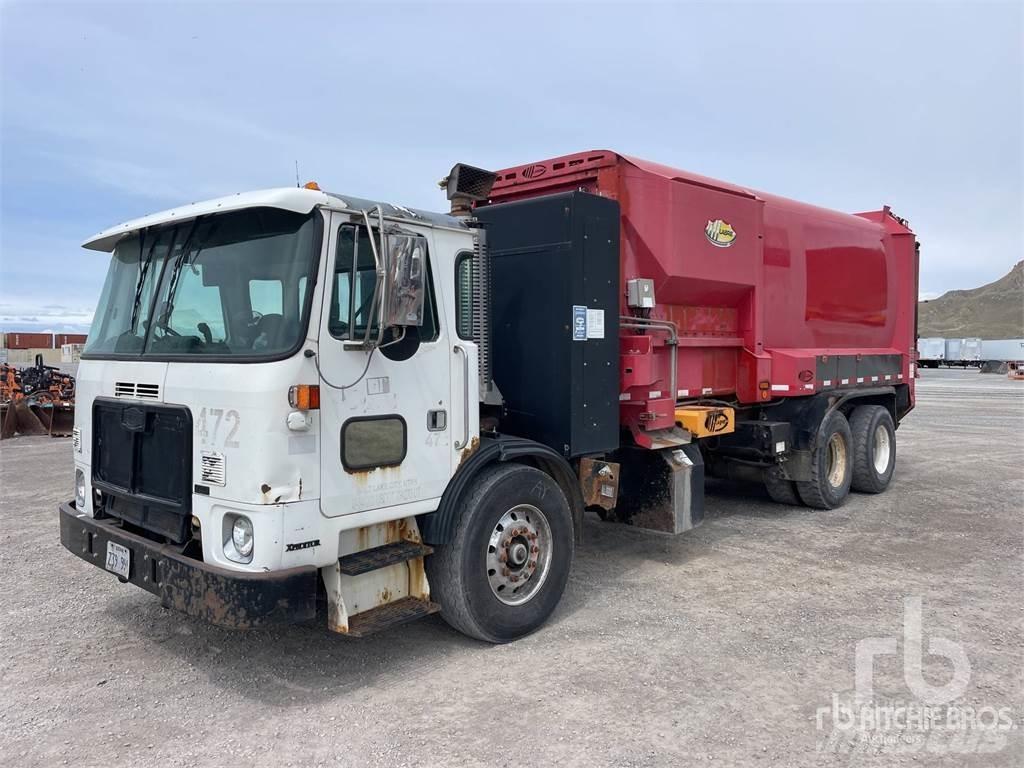 Autocar ACX64 Garbage Trucks / Recycling Trucks