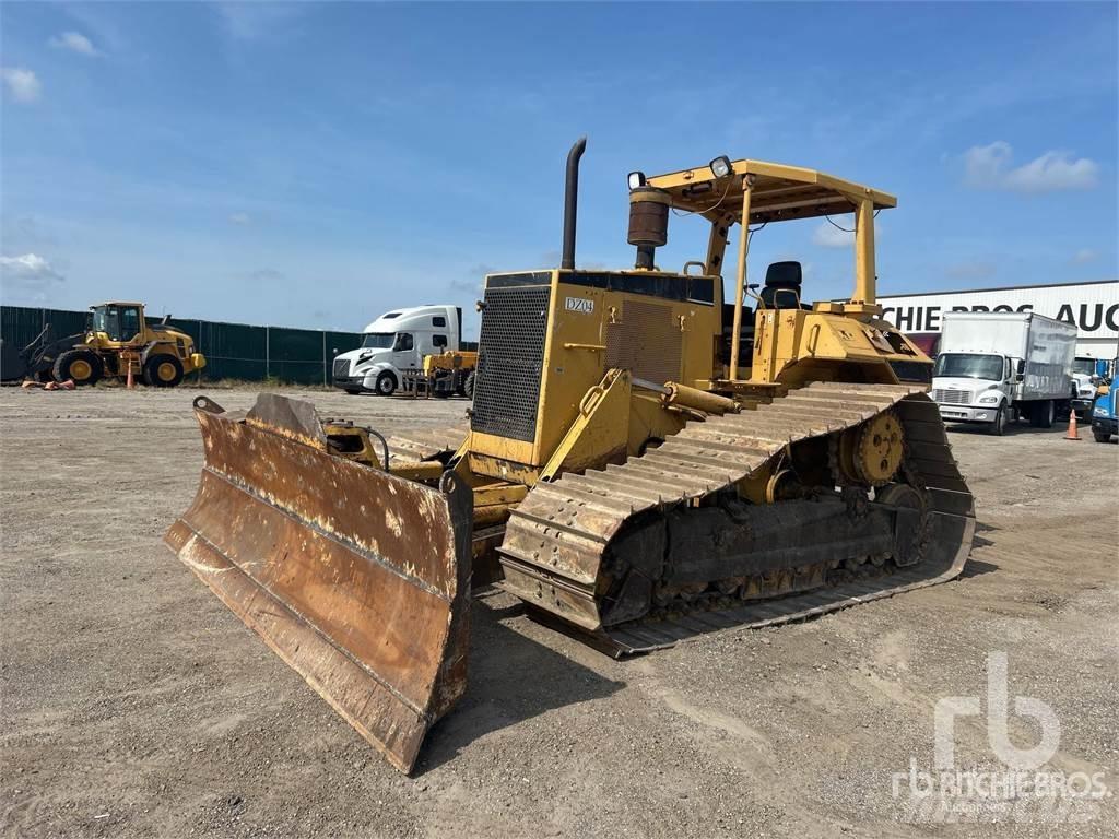 CAT D6M Crawler dozers