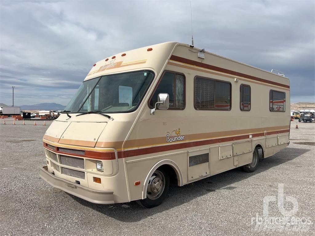 Chevrolet P30 Motor homes and travel trailers