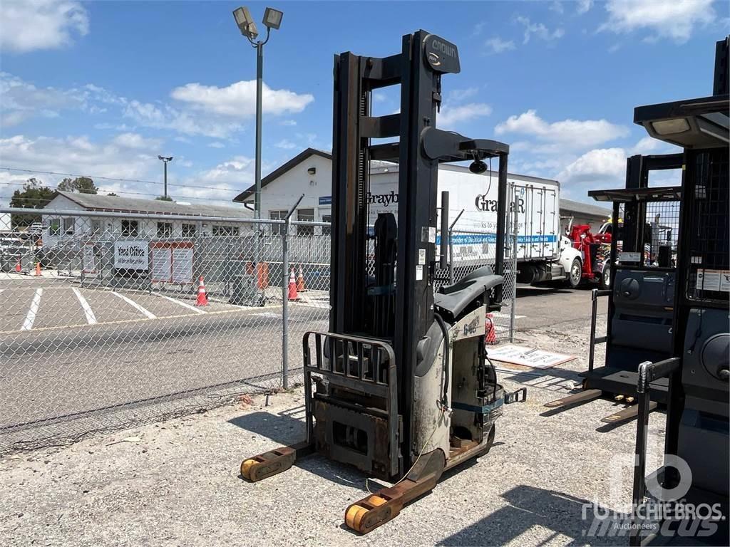 Crown RR5200 Electric Forklifts