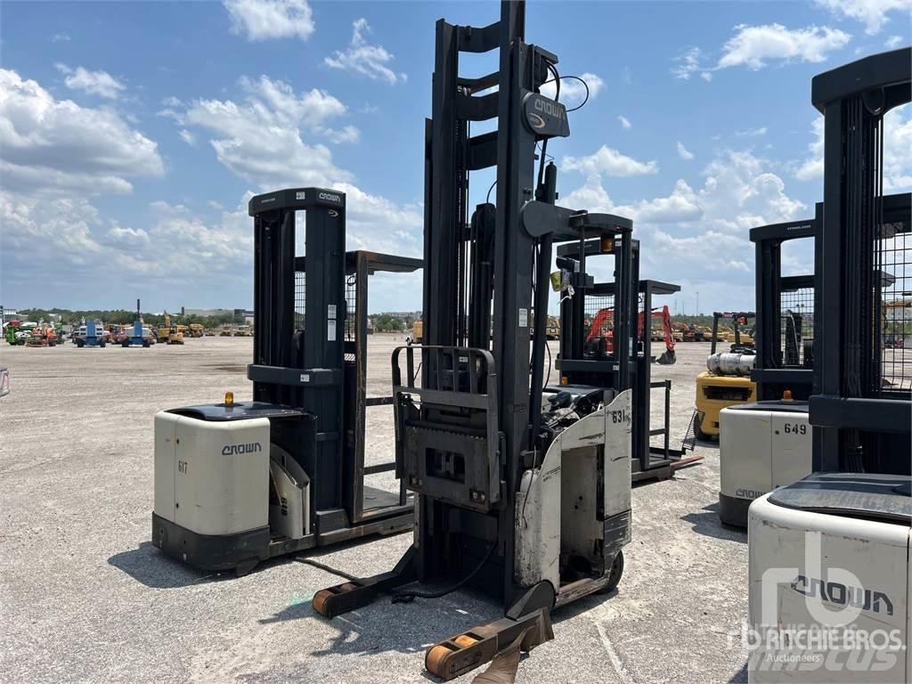 Crown RR5225-35 Electric Forklifts