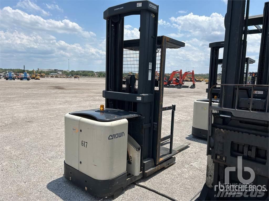 Crown SP3420-30 Electric Forklifts