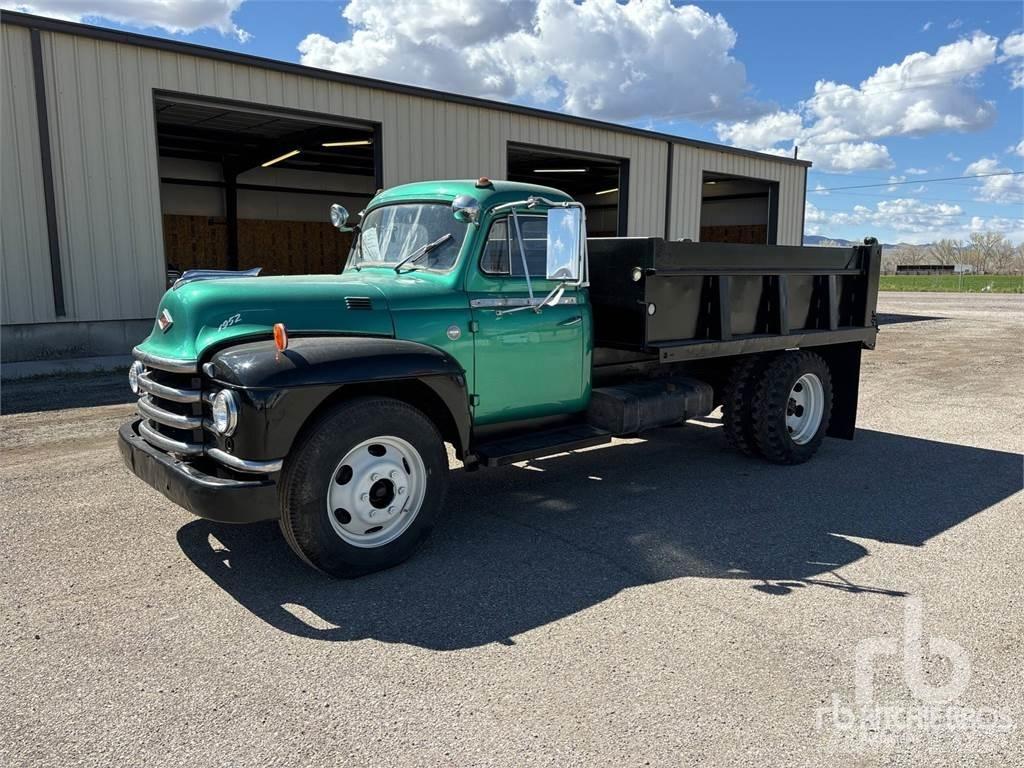 Diamond T322 Dump Trucks