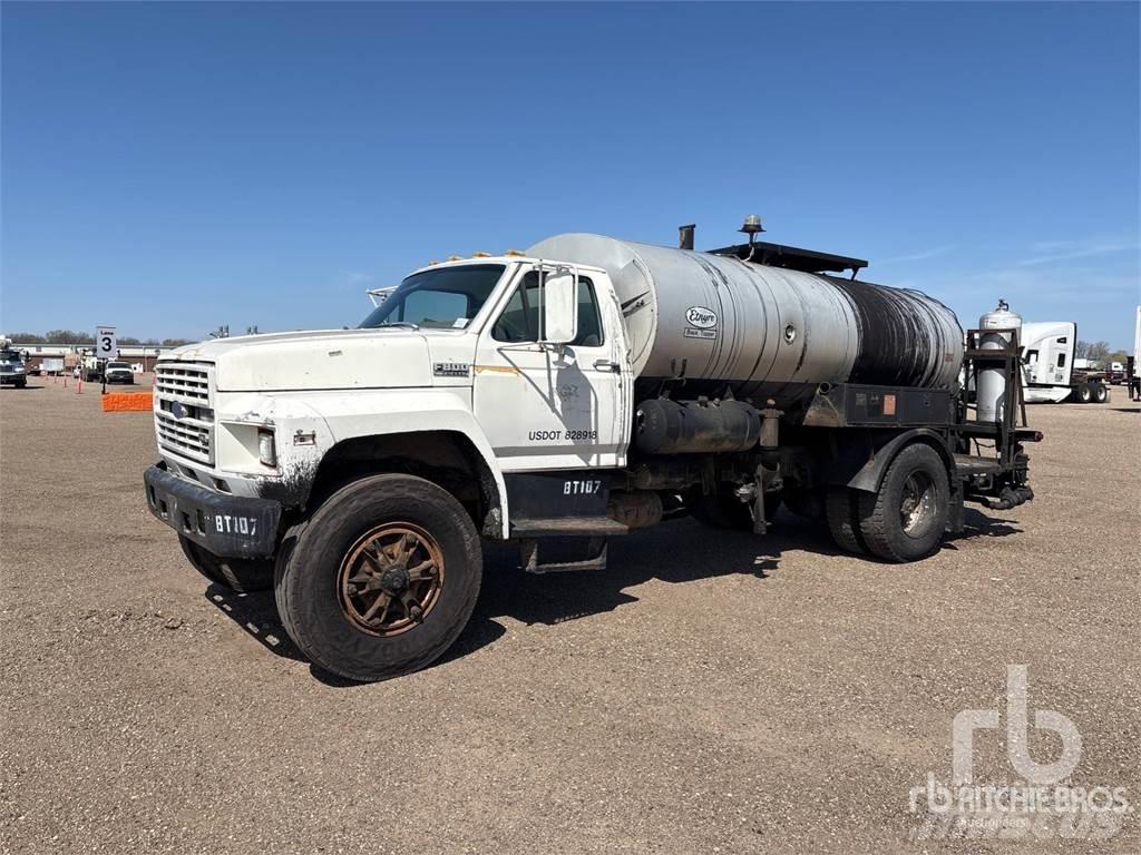 Ford F800 Asphalt and Tar Sprayers and Sealers