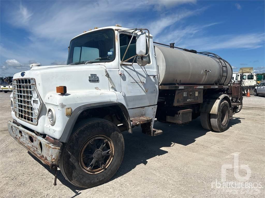 Ford LN8000 Asphalt and Tar Sprayers and Sealers