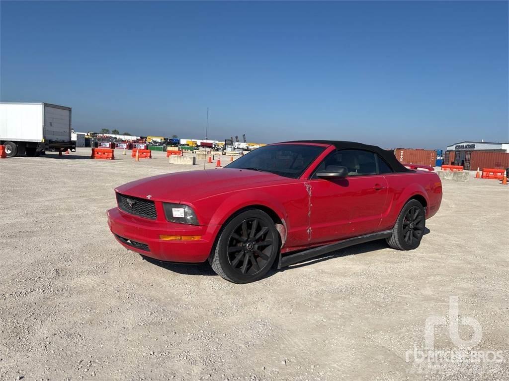 Ford MUSTANG Automobiles / SUVS