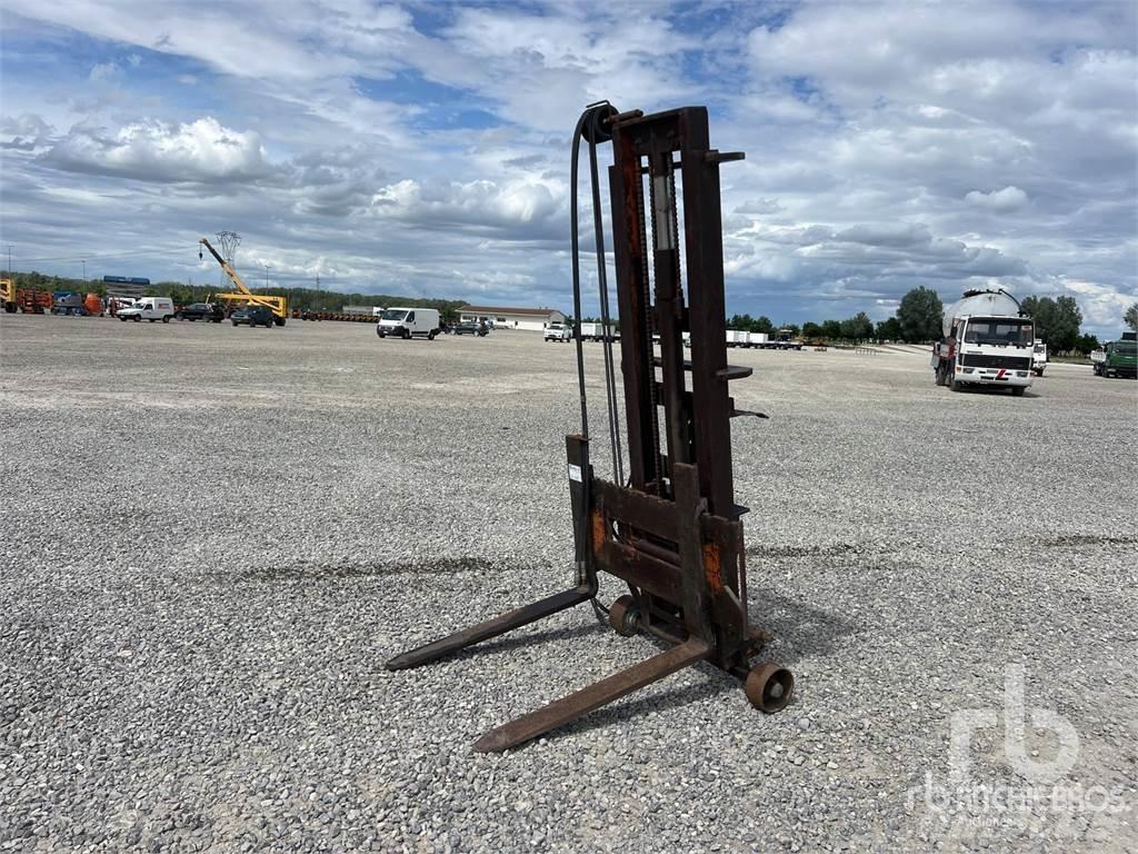  Forks with mast Farm Equipment - Others