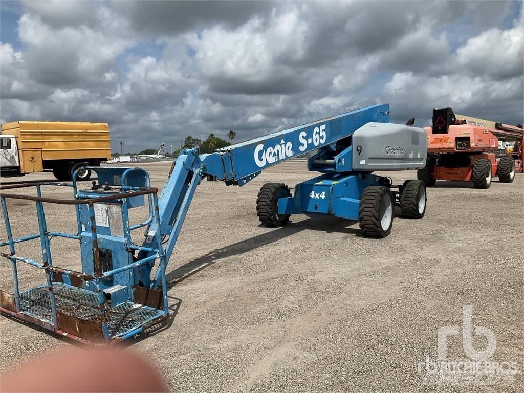 Genie S-65 Articulated boom lifts