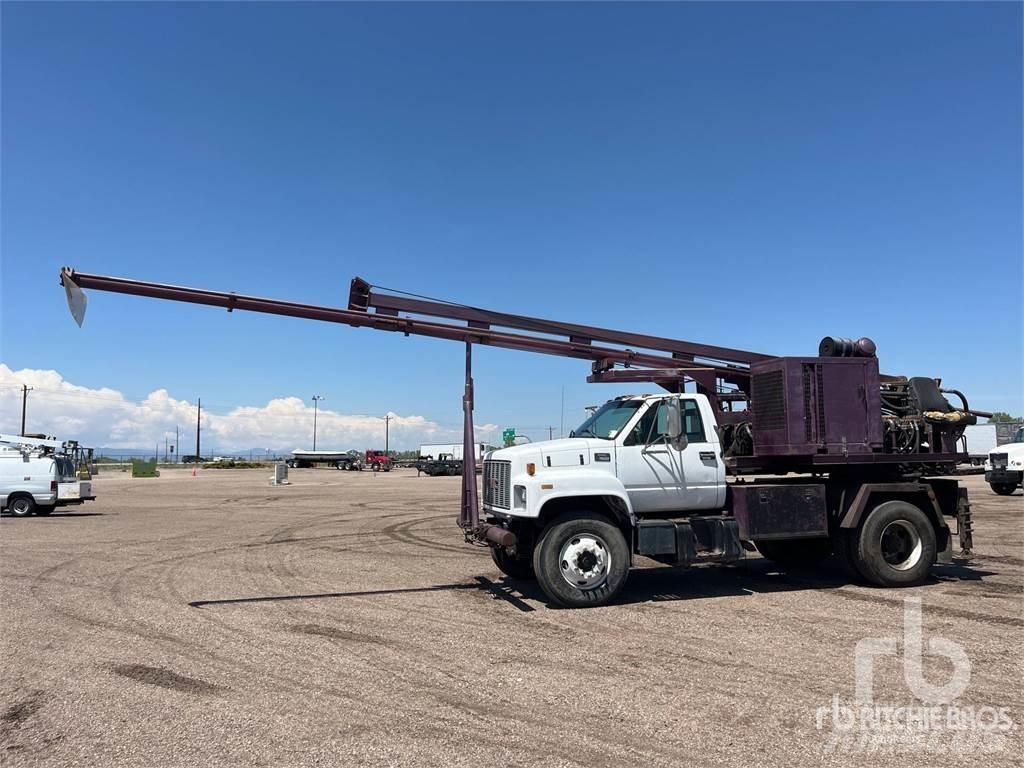 GMC C7H042 Digger Derricks trucks