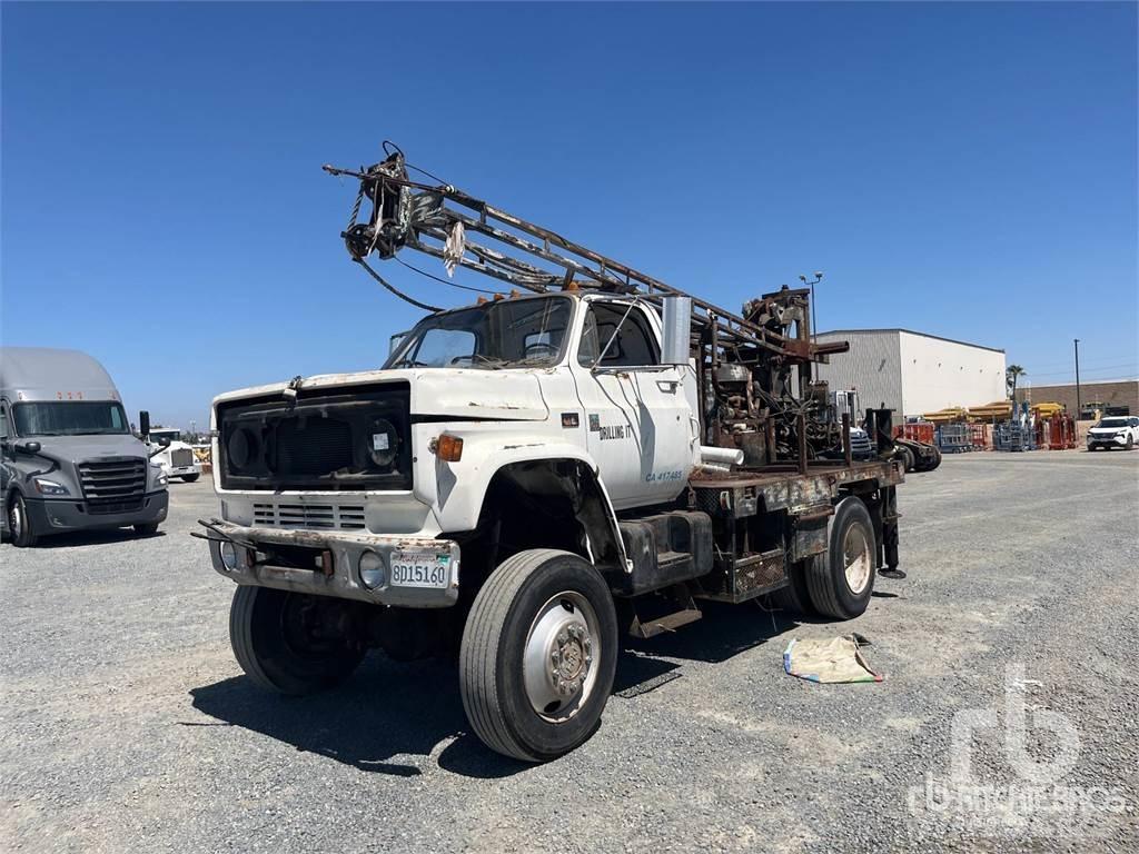 GMC TOPKICK Digger Derricks trucks
