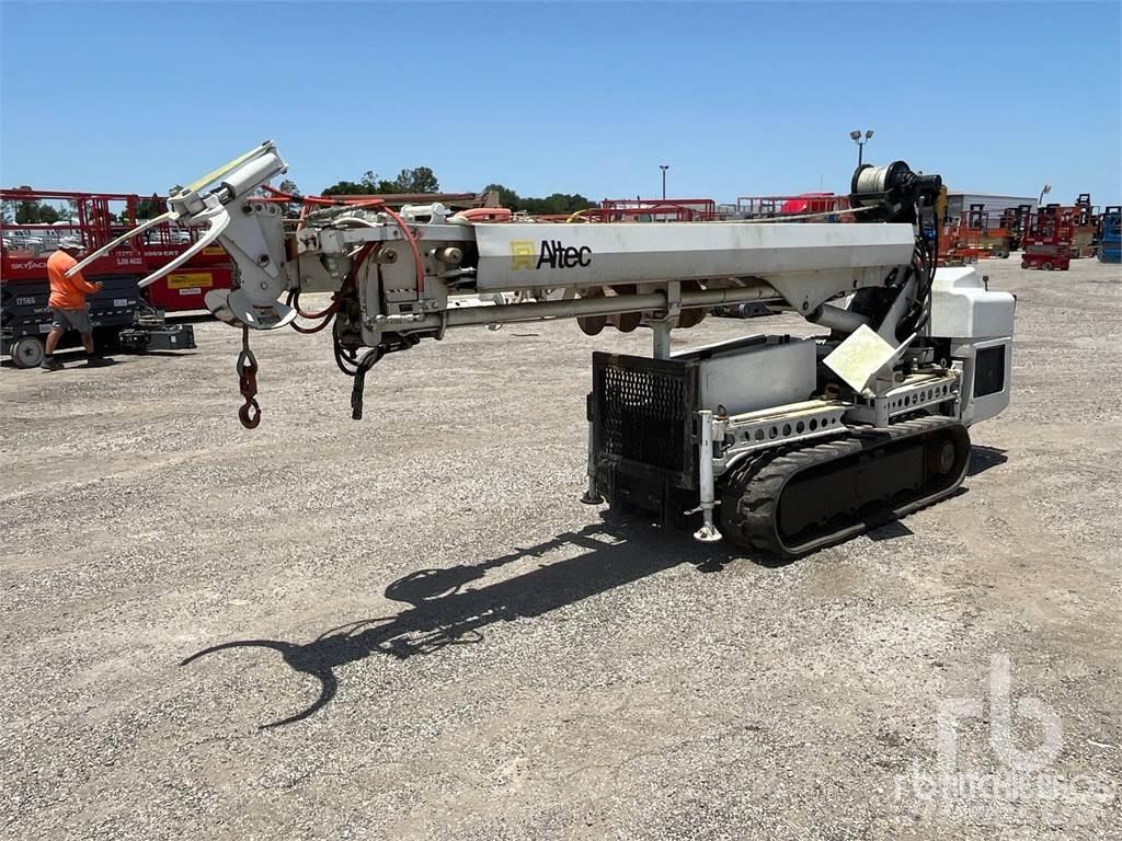 Hinowa PT3000 Digger Derricks trucks