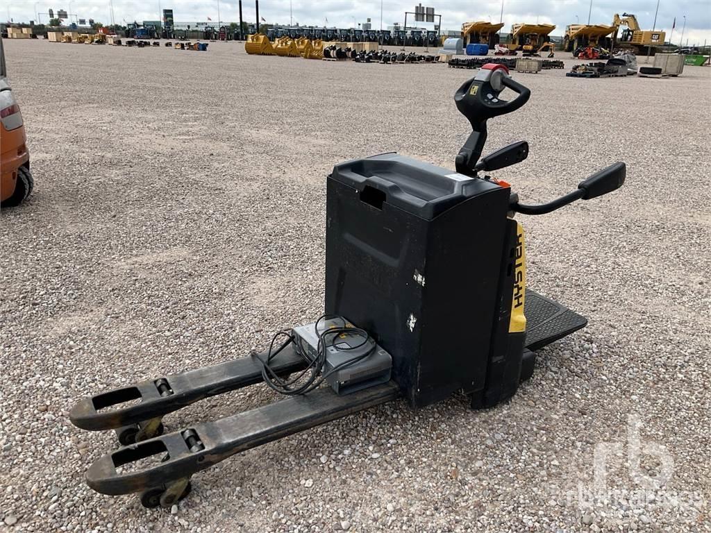 Hyster P2.0S Pallet racks