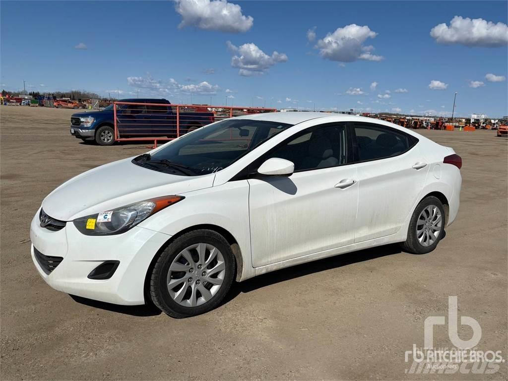 Hyundai ELANTRA Automobiles / SUVS