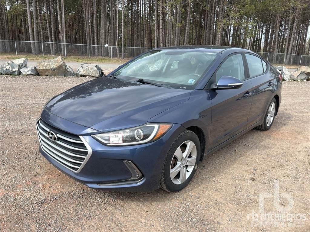 Hyundai ELANTRA Automobiles / SUVS