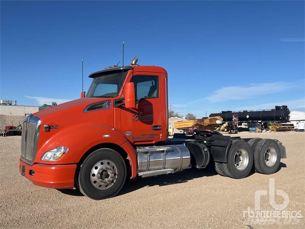 Kenworth T-680 Conventional Trucks / Tractor Trucks