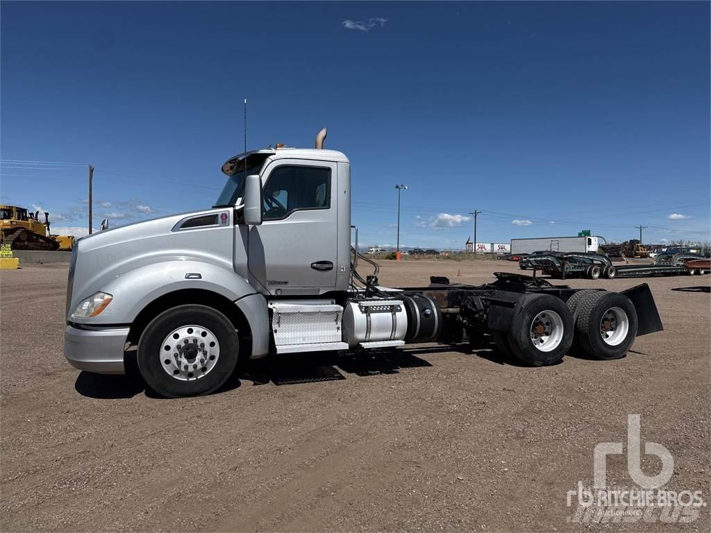 Kenworth T-680 Conventional Trucks / Tractor Trucks