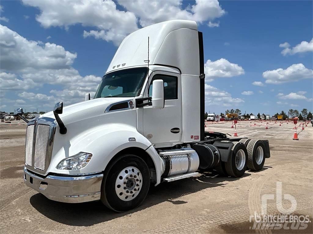 Kenworth T-680 Conventional Trucks / Tractor Trucks