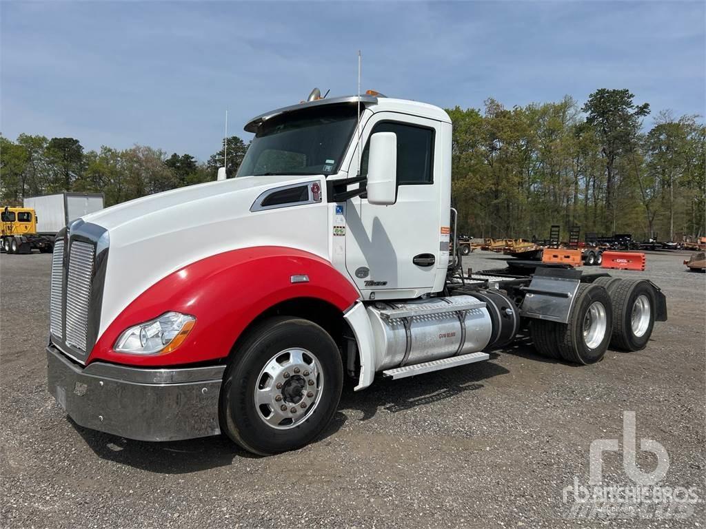 Kenworth T-680 Conventional Trucks / Tractor Trucks