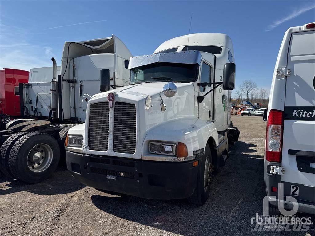 Kenworth T600 Conventional Trucks / Tractor Trucks