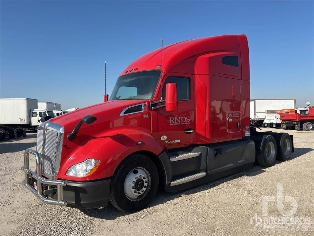 Kenworth T680 Conventional Trucks / Tractor Trucks