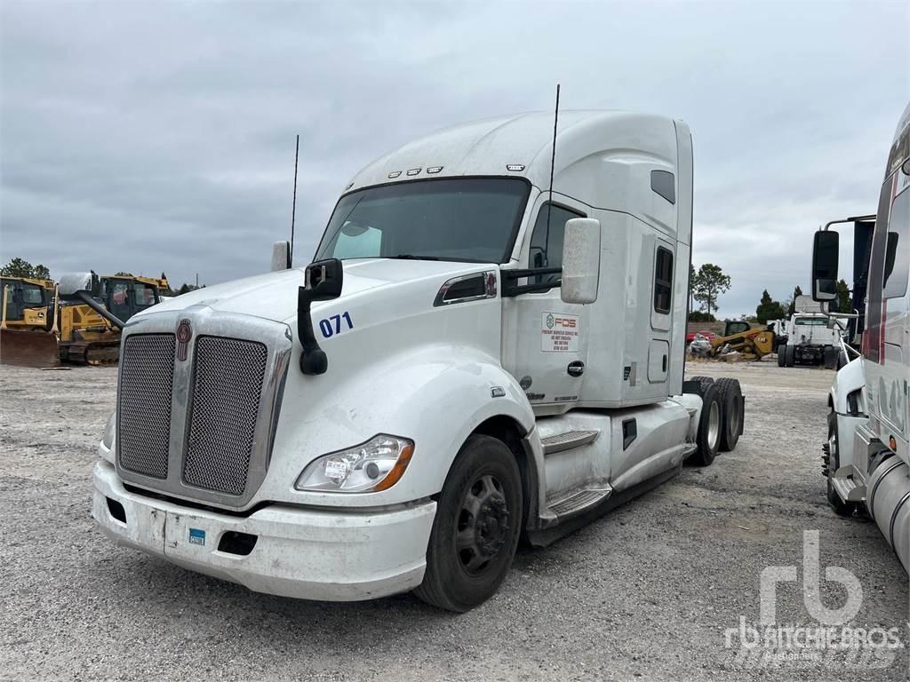 Kenworth T680 Conventional Trucks / Tractor Trucks