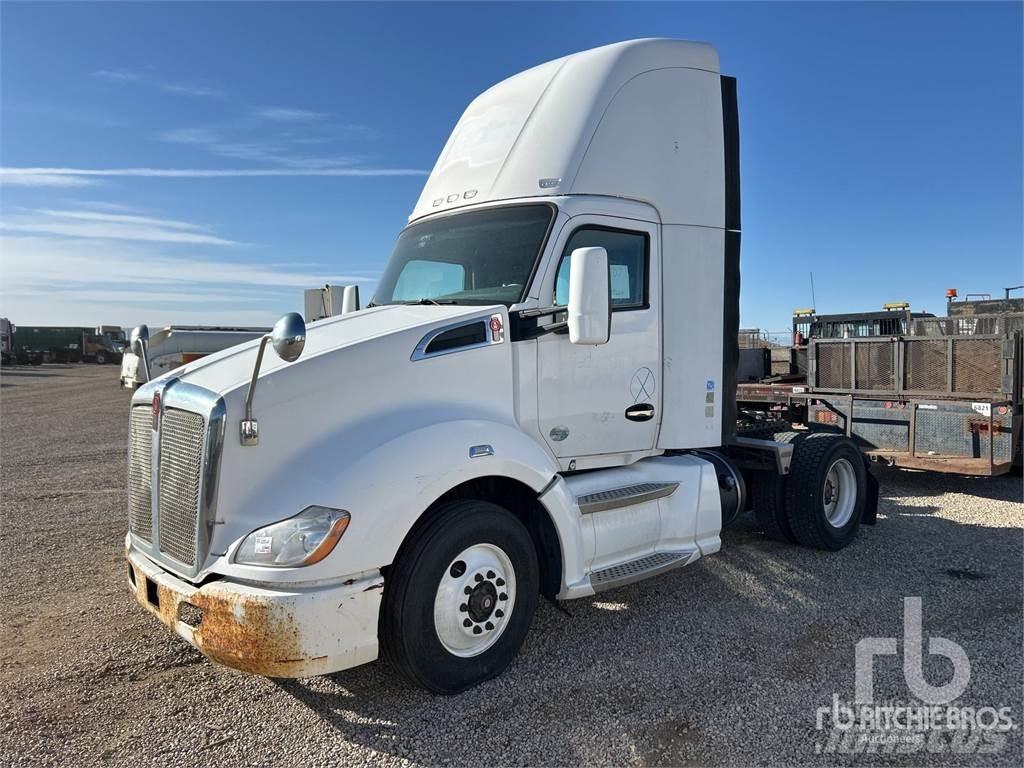 Kenworth T680 Conventional Trucks / Tractor Trucks