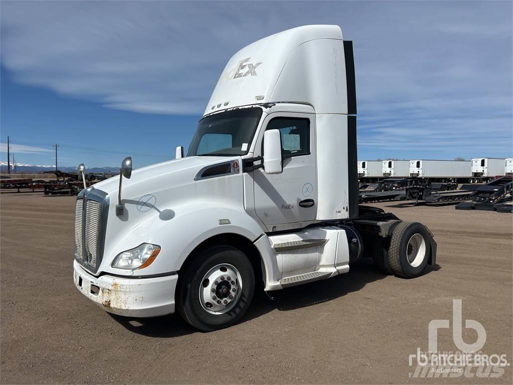 Kenworth T680 Conventional Trucks / Tractor Trucks