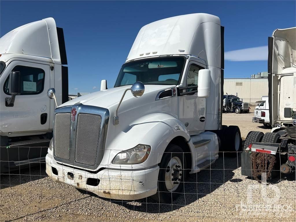 Kenworth T680 Conventional Trucks / Tractor Trucks