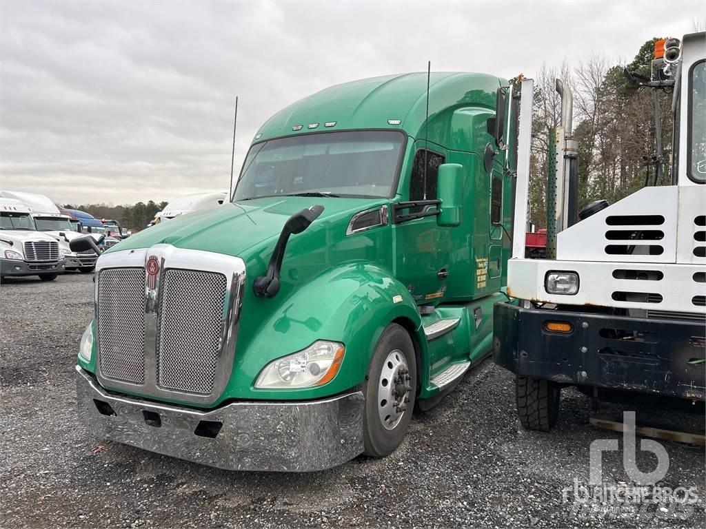 Kenworth T680 Conventional Trucks / Tractor Trucks