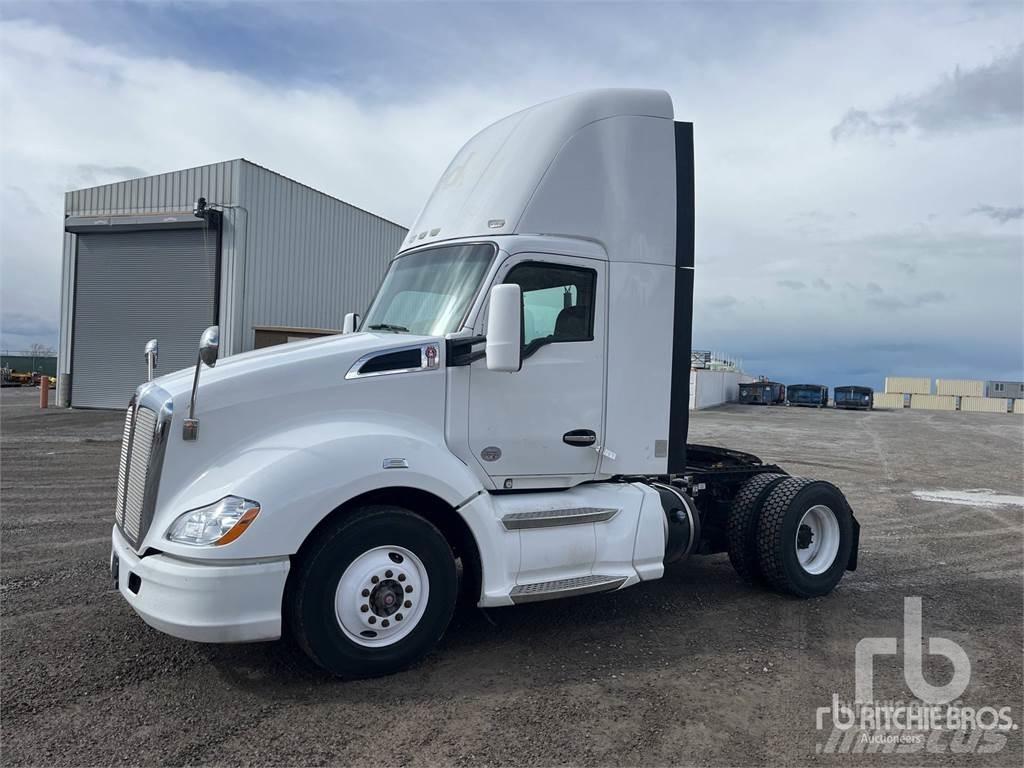 Kenworth T680 Conventional Trucks / Tractor Trucks