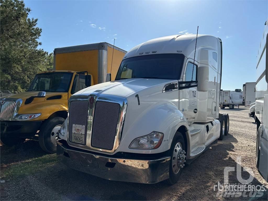 Kenworth T680 Conventional Trucks / Tractor Trucks