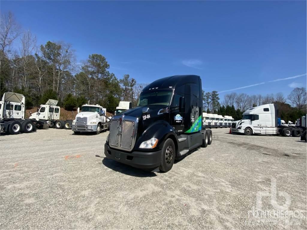Kenworth T680 Conventional Trucks / Tractor Trucks