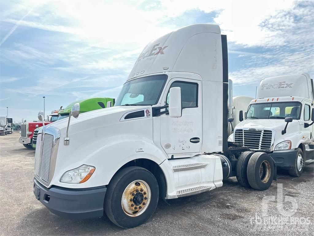 Kenworth T680 Conventional Trucks / Tractor Trucks