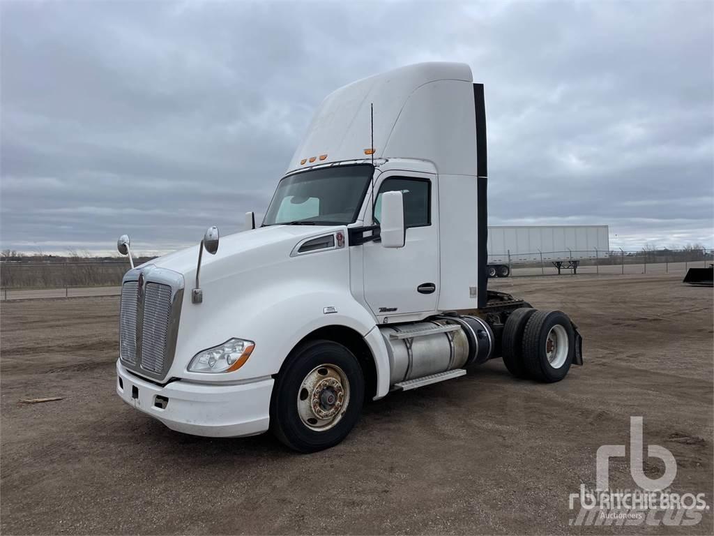 Kenworth T680 Conventional Trucks / Tractor Trucks