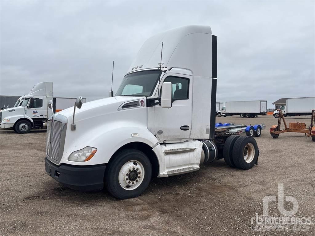 Kenworth T680 Conventional Trucks / Tractor Trucks