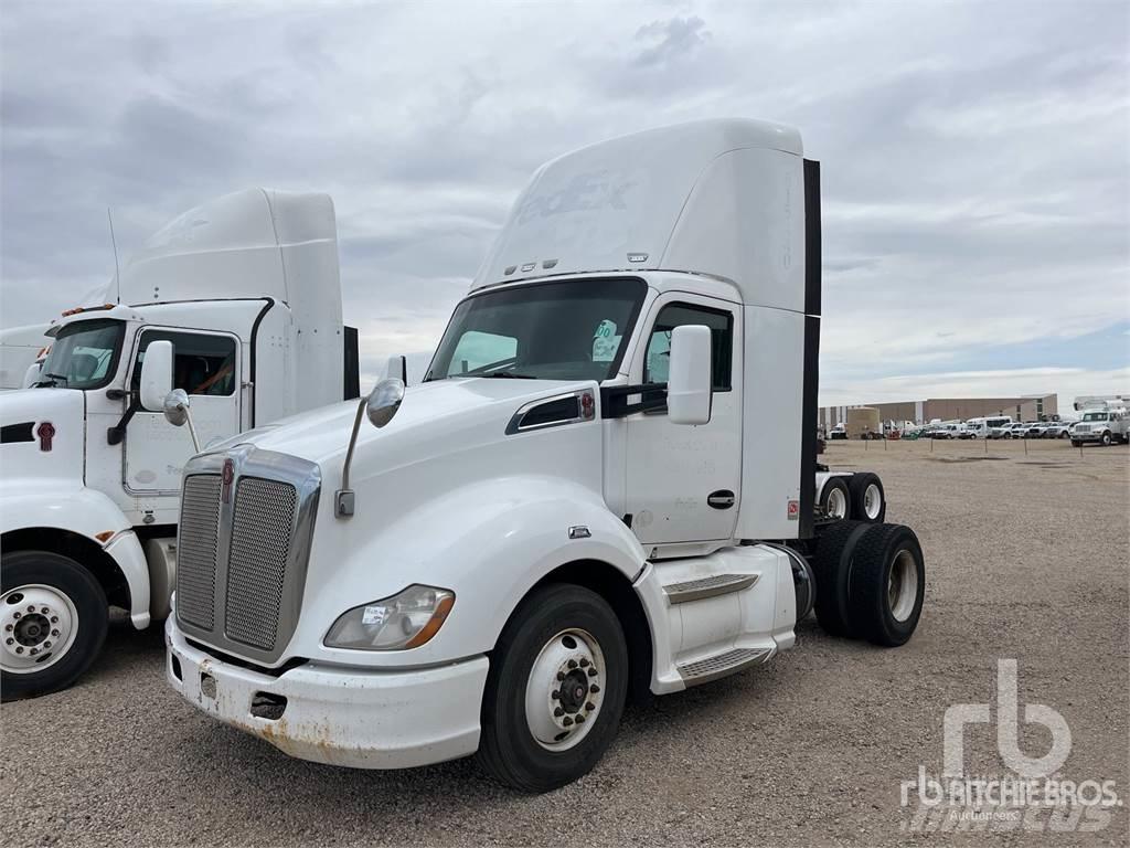 Kenworth T680 Conventional Trucks / Tractor Trucks