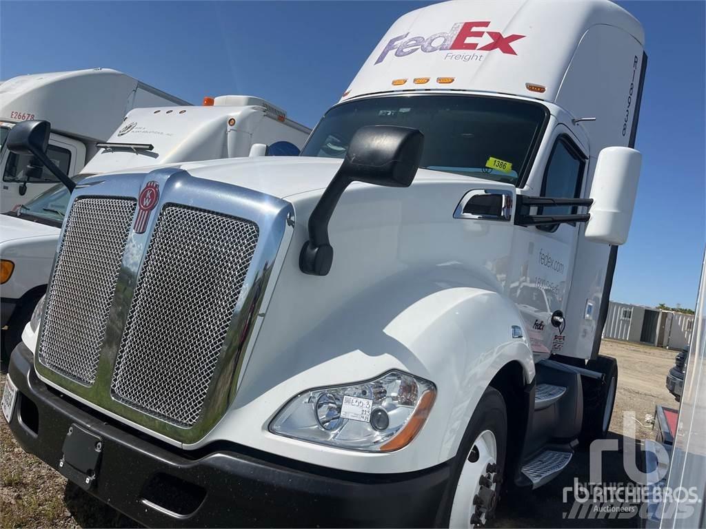 Kenworth T680 Conventional Trucks / Tractor Trucks