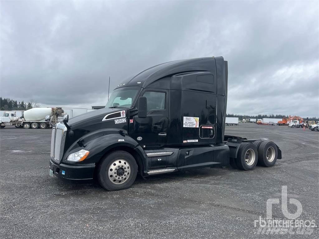 Kenworth T680 Conventional Trucks / Tractor Trucks