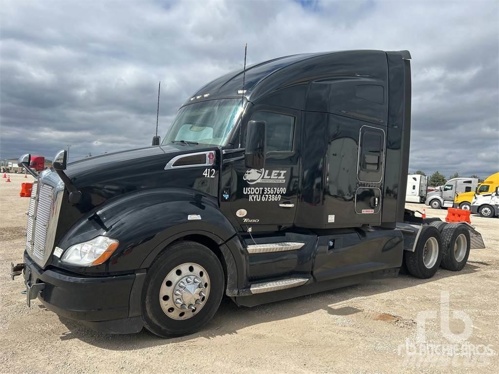 Kenworth T680 Conventional Trucks / Tractor Trucks
