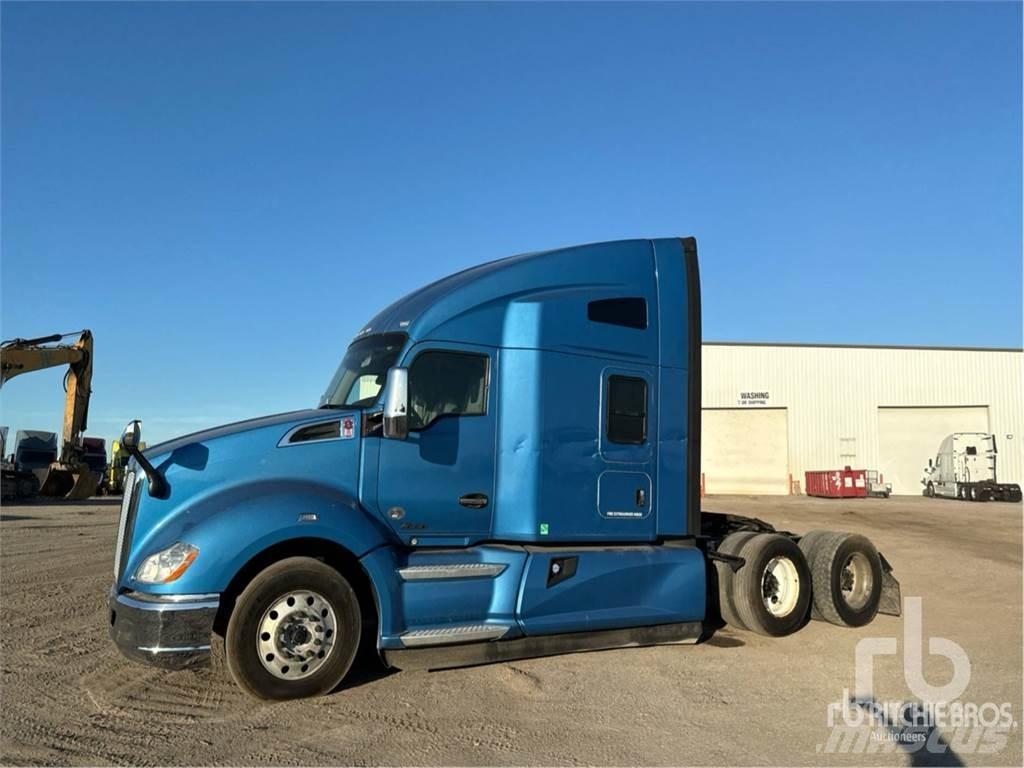 Kenworth T680 Conventional Trucks / Tractor Trucks