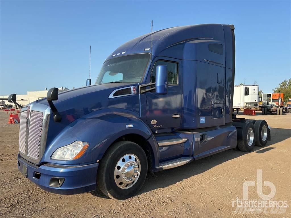Kenworth T680 Conventional Trucks / Tractor Trucks