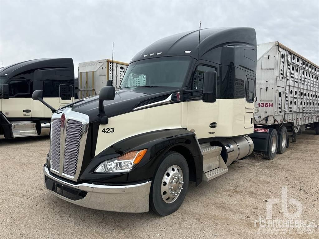 Kenworth T680 Conventional Trucks / Tractor Trucks