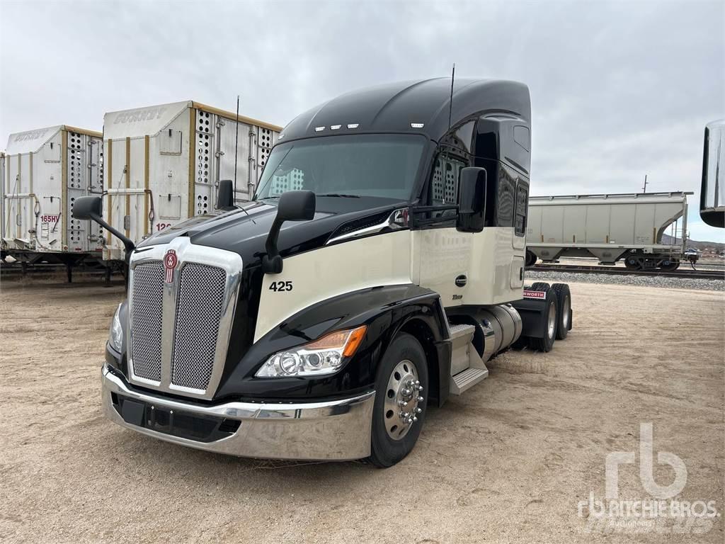 Kenworth T680 Conventional Trucks / Tractor Trucks