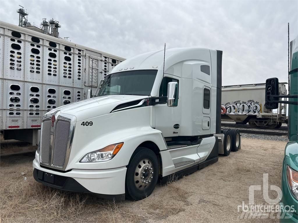 Kenworth T680 Conventional Trucks / Tractor Trucks