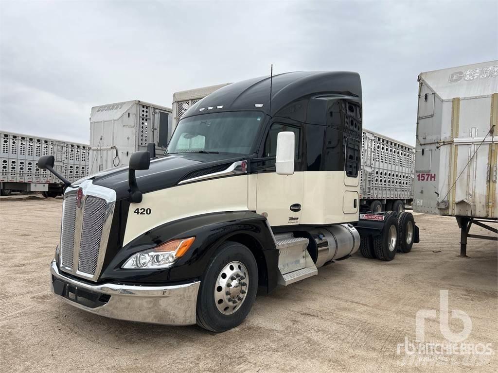 Kenworth T680 Conventional Trucks / Tractor Trucks